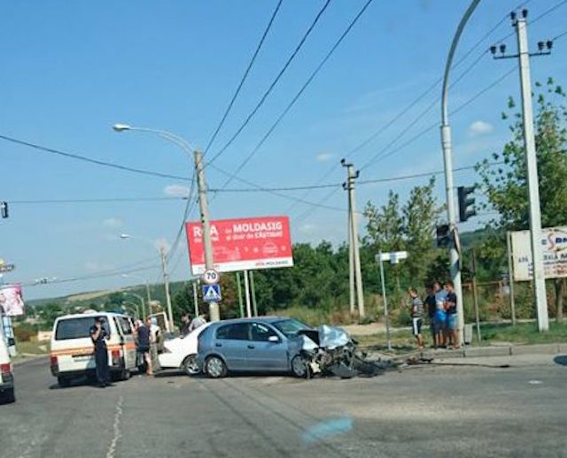 На Чеканах столкнулись два легковых автомобиля