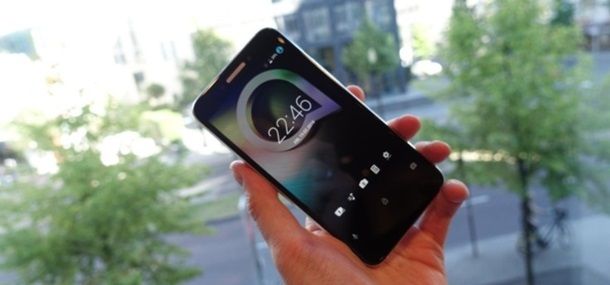 Alcatel выпустила бюжетный смартфон из металла и стекла