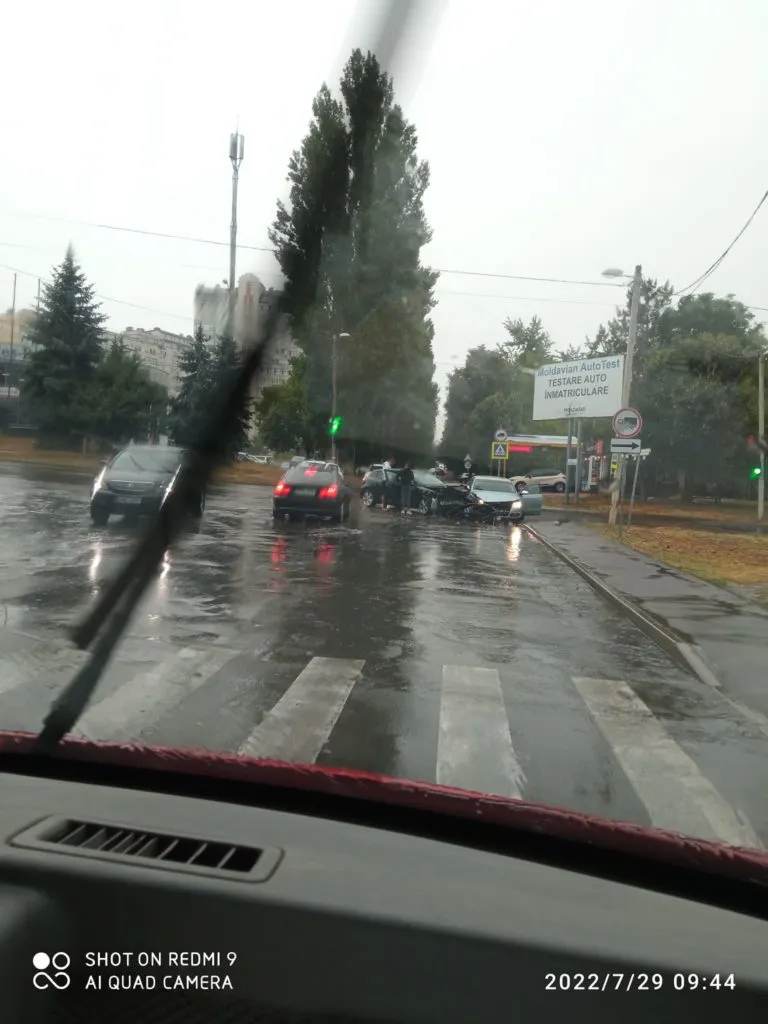 Серьезное ДТП на Рышкановке: водителя госпитализировали