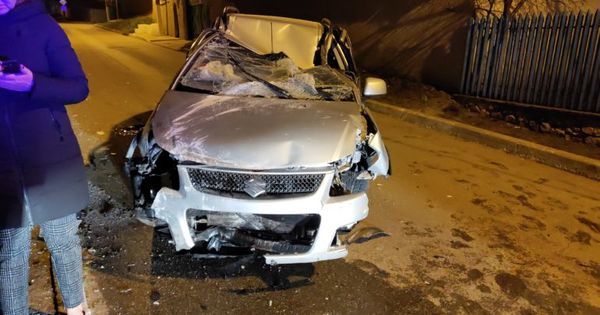 В Гратиештах автомобиль получил серьезные повреждения, въехав в забор