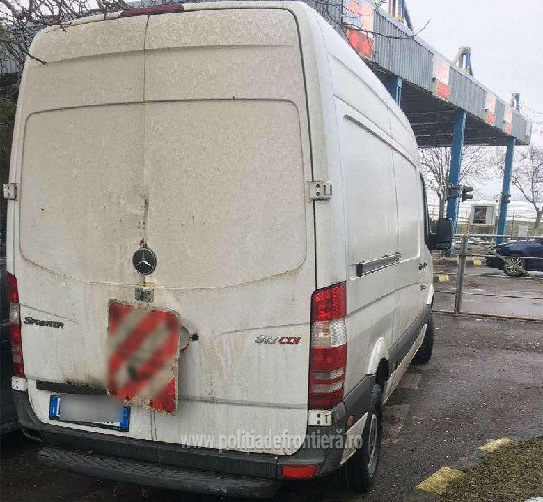 Un moldovean, prins la vama Albița cu un microbuz furat din Italia