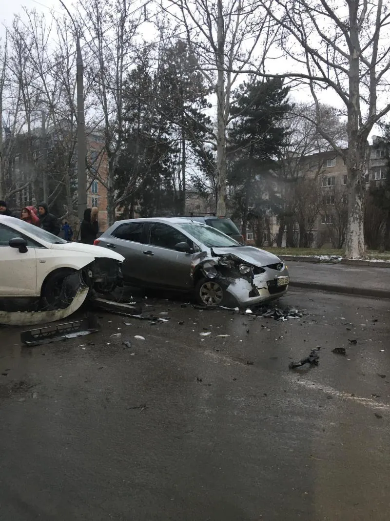 На Ботанике произошло ДТП: столкнулись два автомобиля