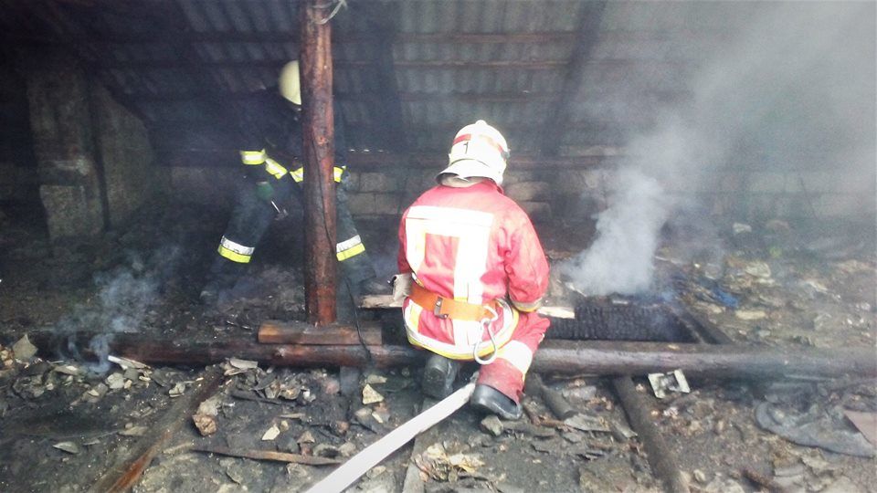 В Теленештах в загоревшемся доме чудом удалось избежать взрыва газовых баллонов