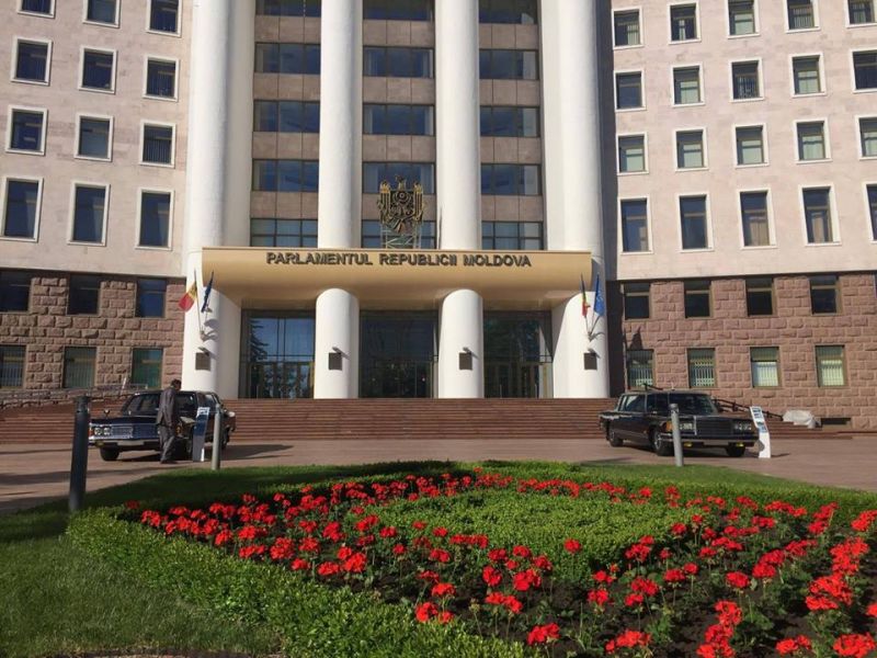 „Barsetka” și două mașini de epocă vor fi expuse astăzi în cadrul muzeului Parlamentului