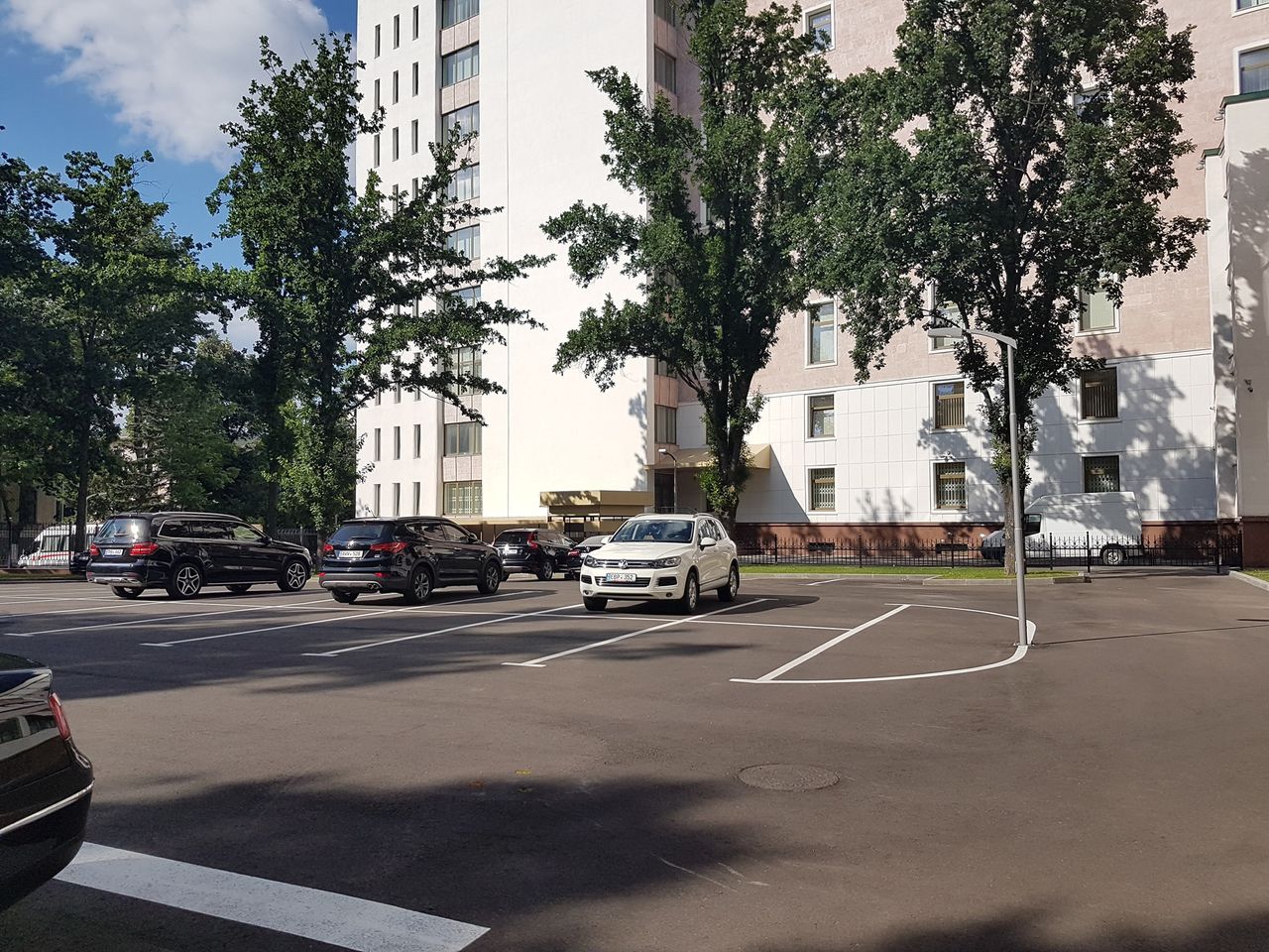 Алайба: Машина Гацкана за ночь исчезла с парковки парламента
