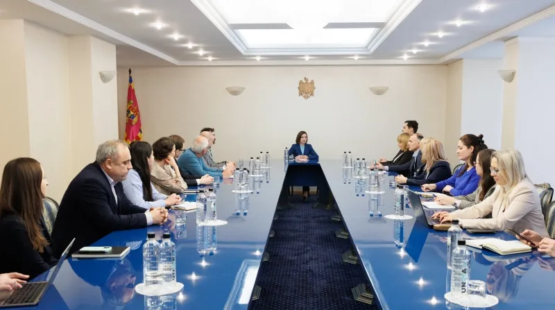 Санду продолжает консультации по референдуму о вступлении в ЕС