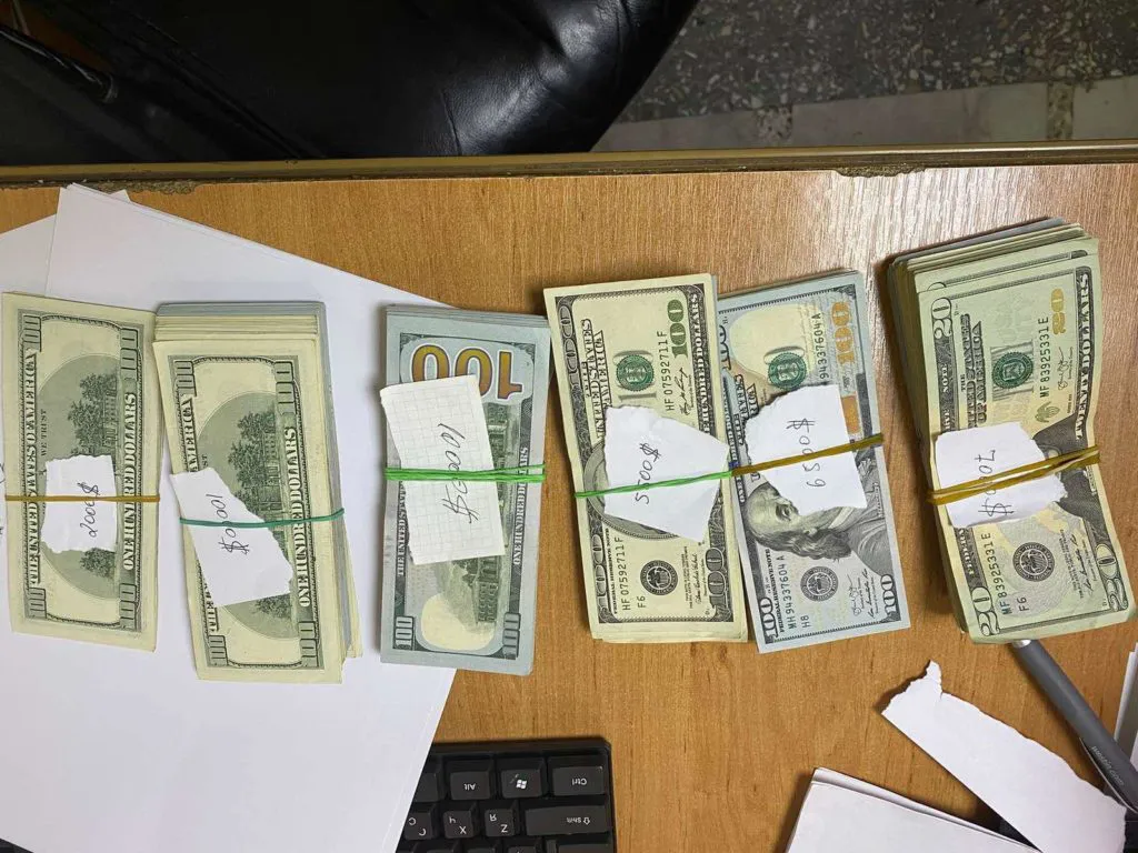 На КПП "Леушены" задержали двух молдаван - они пытались провезти $41 000