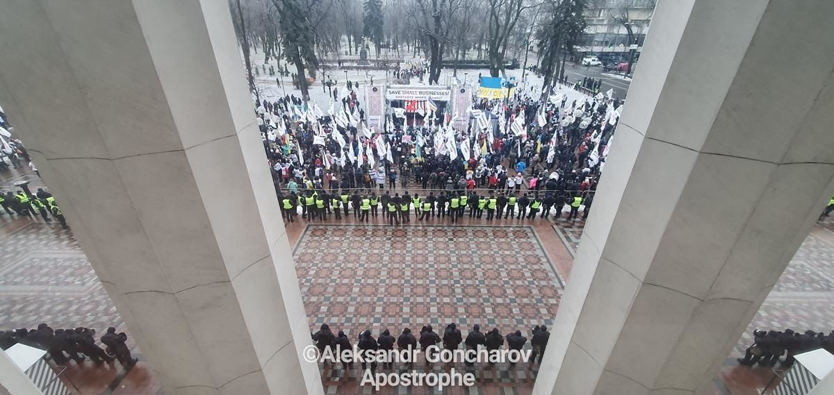 В Киеве у Рады с утра митингуют предприниматели