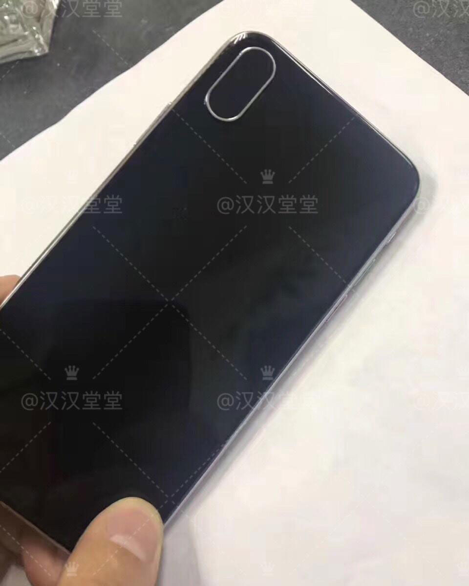 В Сеть утекли фотографии с производства iPhone 8 на заводе Foxconn