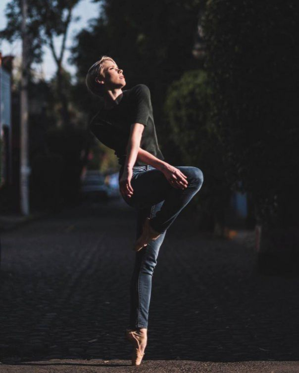 Cele mai sexy dansatoare! Își etalează formele fără niciun pic de rușine