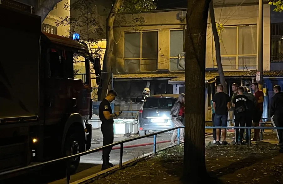 В бывшем здании ЗАГСа в столичном секторе Ботаника произошел пожар
