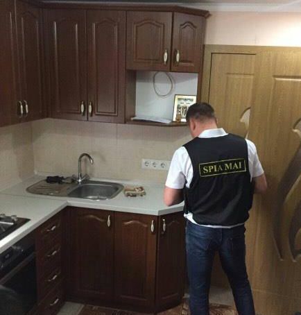 A obținut prin înșelăciune 3.200 de euro, susținând că este angajat al poliției