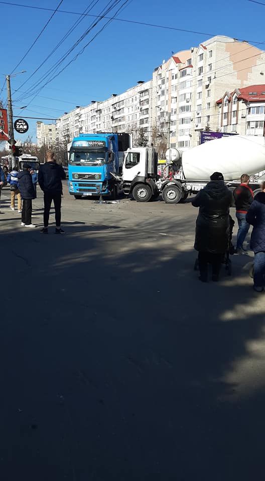 Из-за ДТП на злополучном перекрестке на Буюканах образовалась пробка