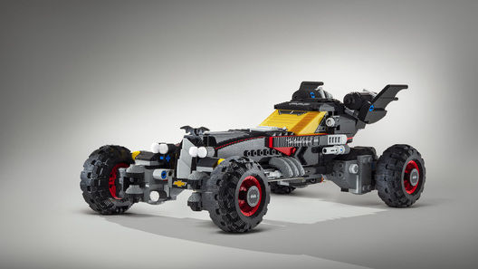 Из кубиков Lego собрали Бэтмобиль в натуральную величину