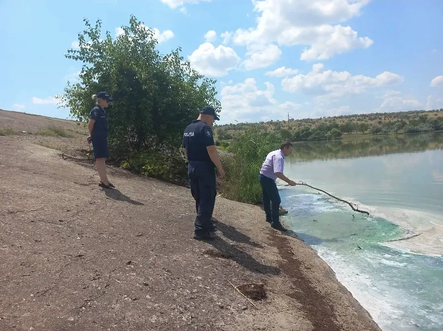 В дамбу Вулканешт попали отходы после дождей, людей просят воздержаться от купания