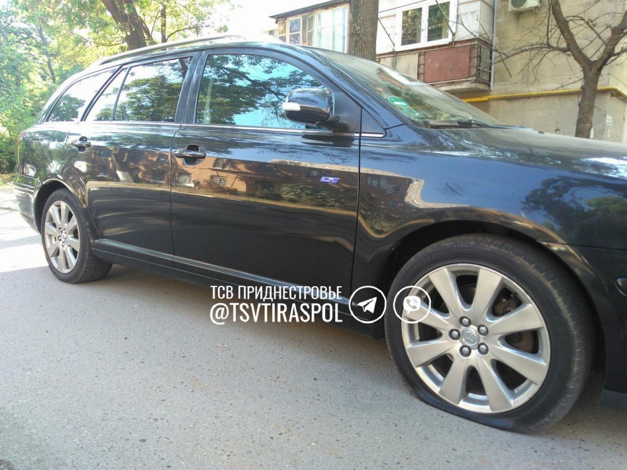 В Тирасполе неизвестные порезали покрышки у 30 автомобилей