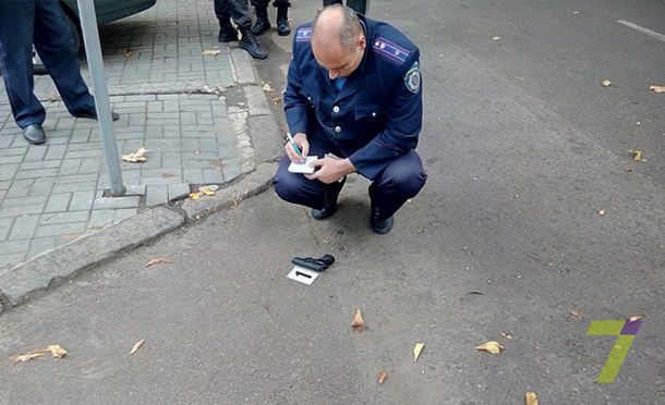 В Одессе мужчина останавливал маршрутку стрельбой