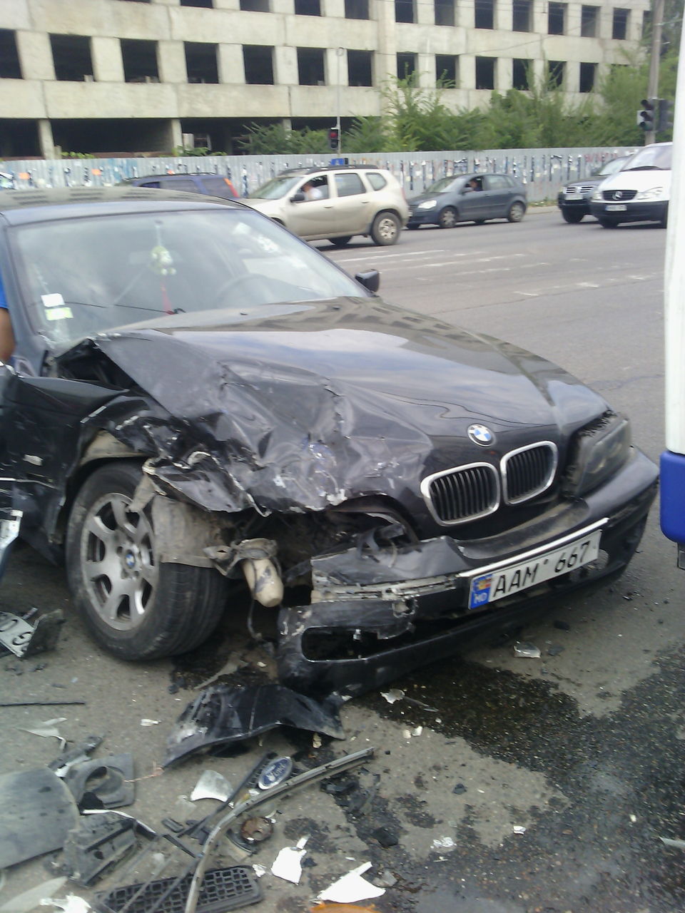 В центре Кишинева произошла авария с участием BMW