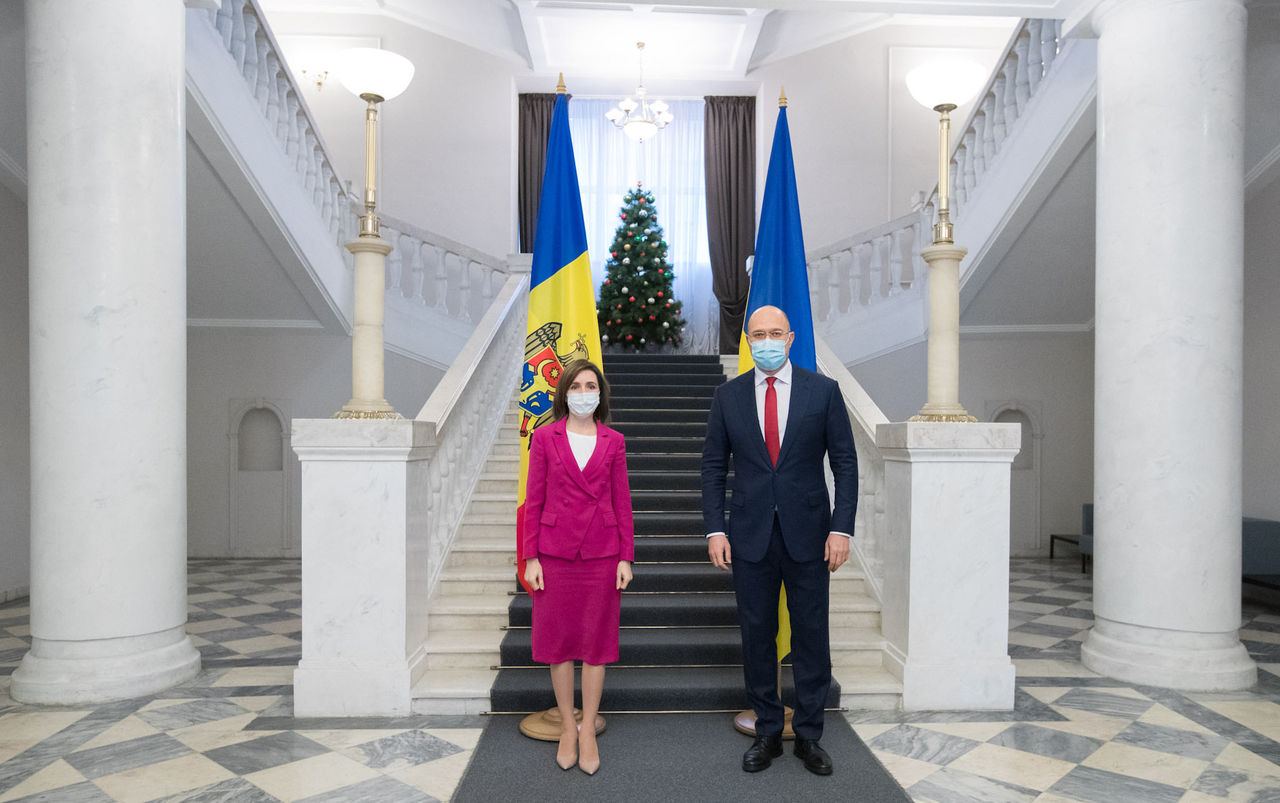 Санду провела встречу с премьер-министром Украины