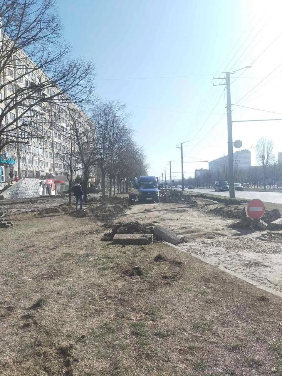 Начался ремонт тротуаров на улице Мирча чел Бэтрын