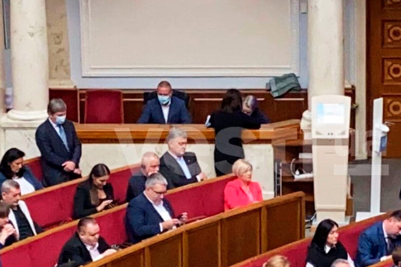 Порошенко уснул на заседании Верховной рады