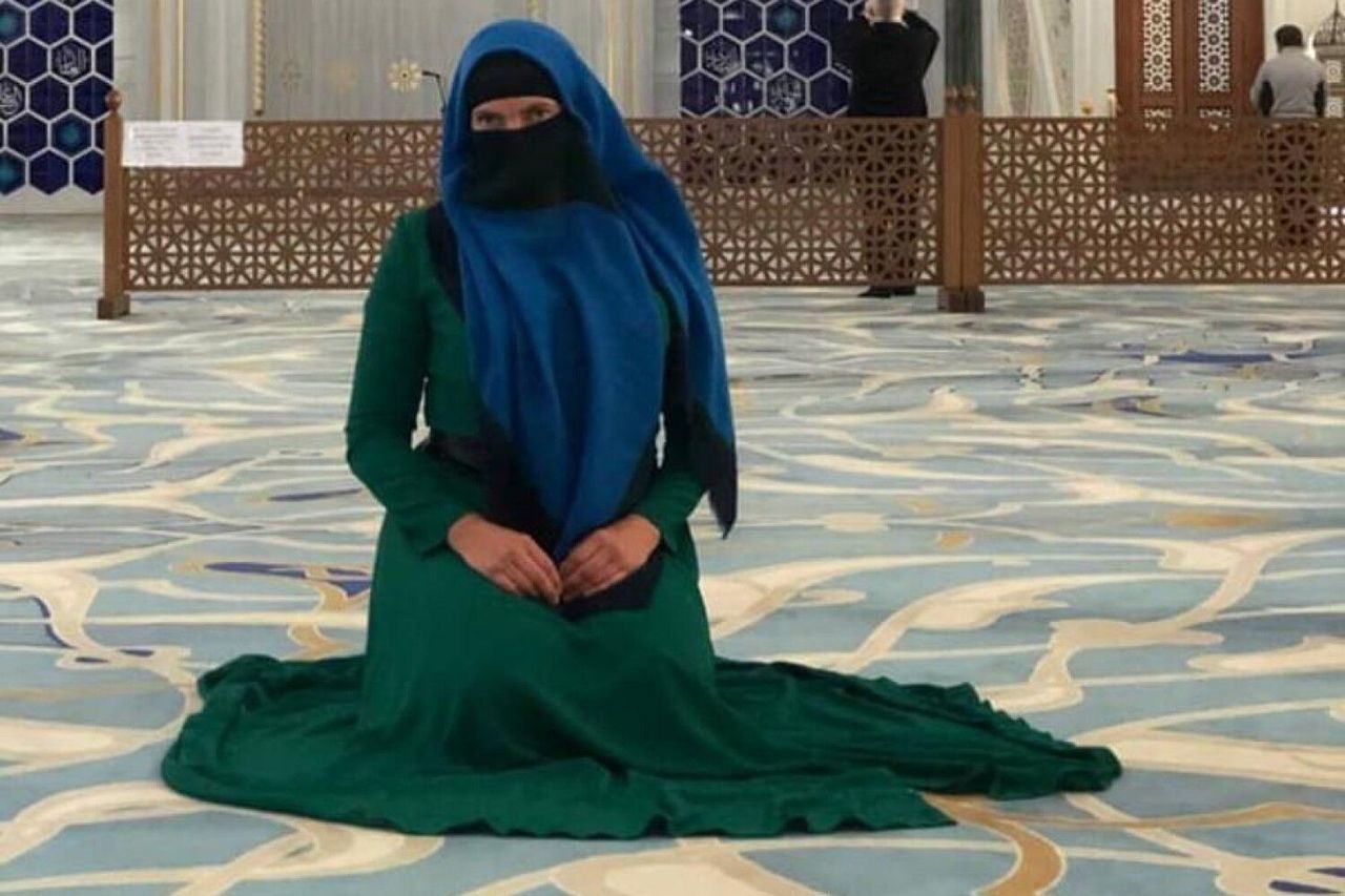 Надежда Савченко выложила фотографии в никабе