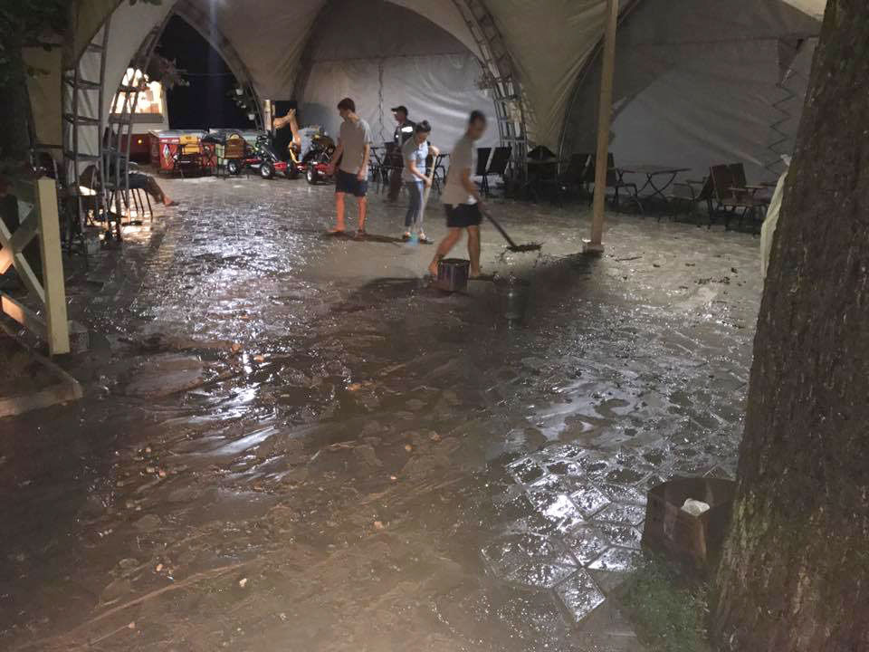 Ливень затопил улицы и дома в Тараклии