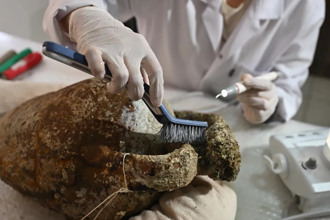 Amforă sigilată veche de 1.100 de ani, descoperită în largul coastelor Turciei