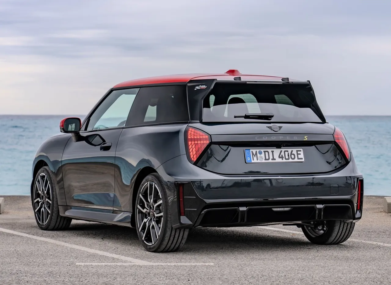 Представлен спортивный электромобиль Mini