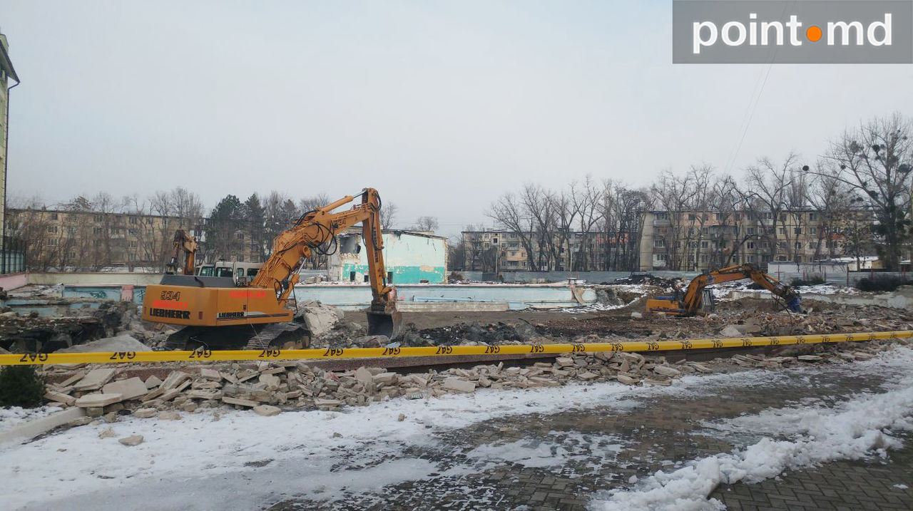 В Кишиневе спортивный комплекс "Юность" сравняли с землей