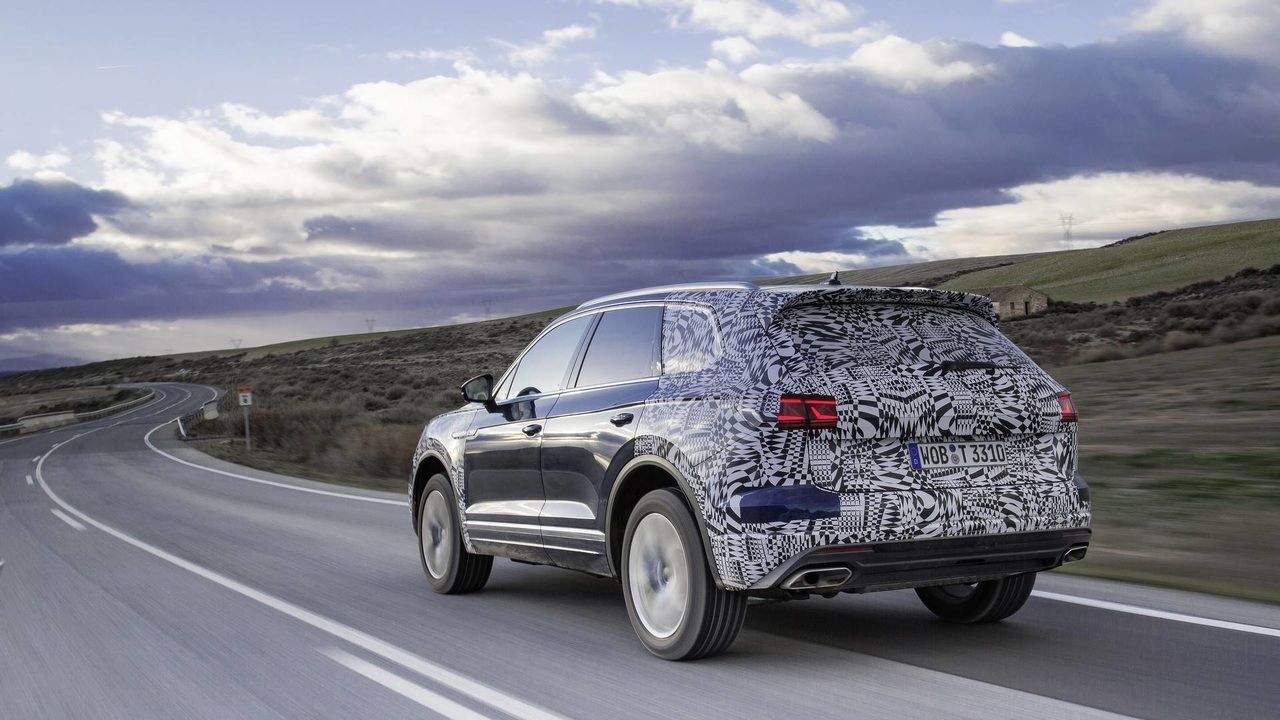 Volkswagen раскрыл салон нового "Touareg" до премьеры
