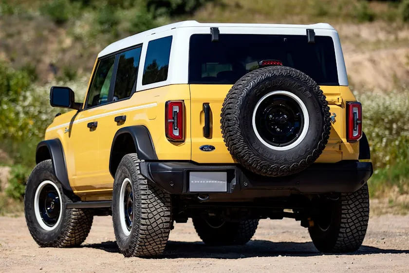 Ford представил ретро-версии моделей Bronco и Bronco Sport