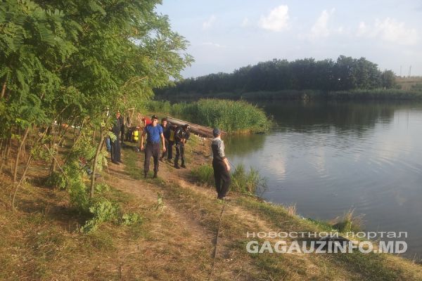 В Комрате в озере утонул автомобиль,  погиб ребенок