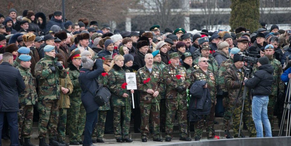 Первые лица страны почтили память погибших на войне в Афганистане