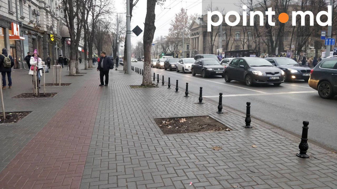 В центре Кишинева установлены антипарковочные столбики