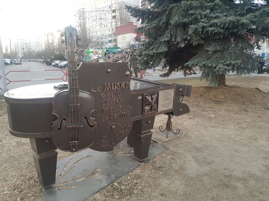 В Кишиневе на Чеканах появилась новая скульптурная композиция