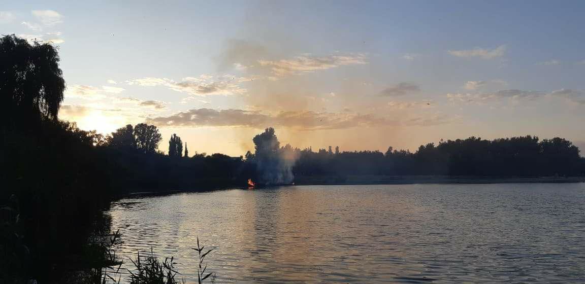 В парке La Izvor произошел пожар