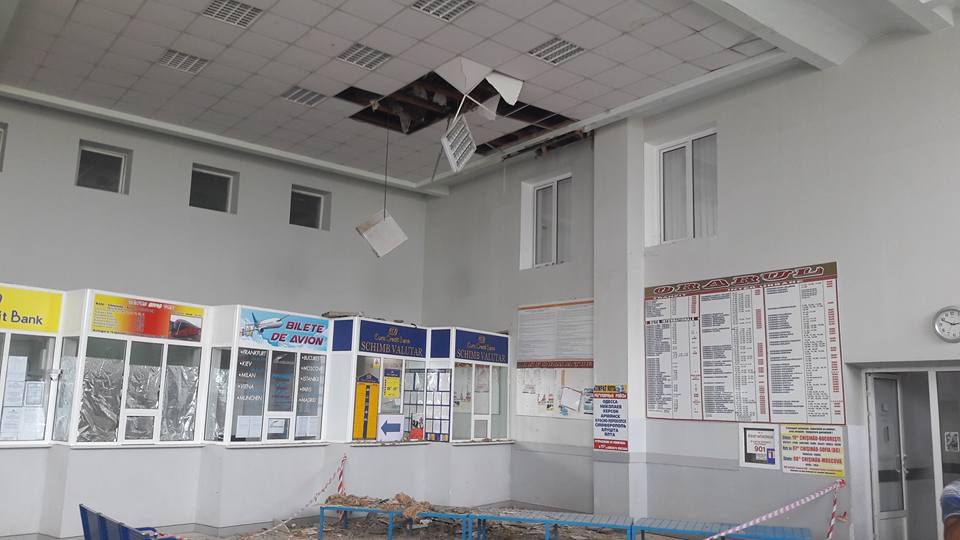 На Южном автовокзале столицы обваливается потолок