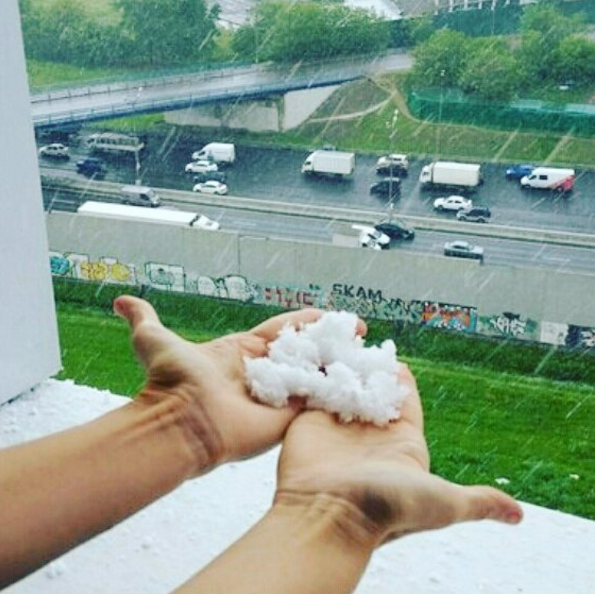 В Интернет попали фотографии июньского снега в Москве