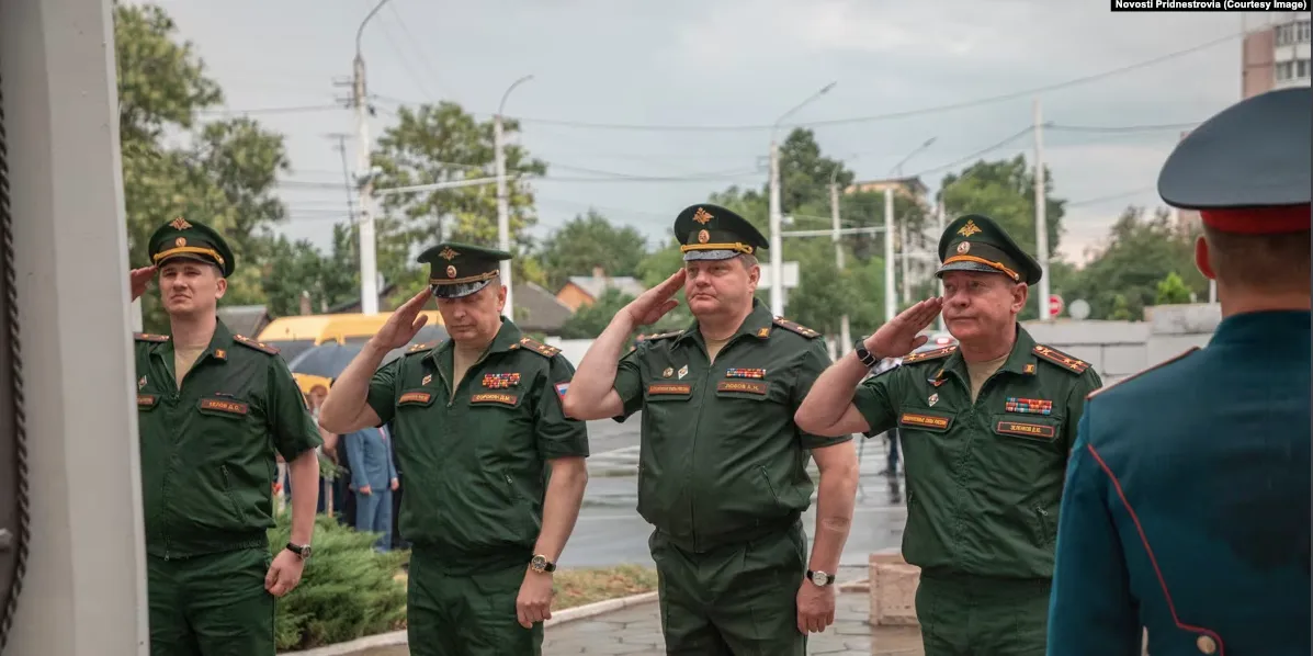 Четверо из оставшихся в Молдове российских дипломатов связаны со спецслужбами РФ