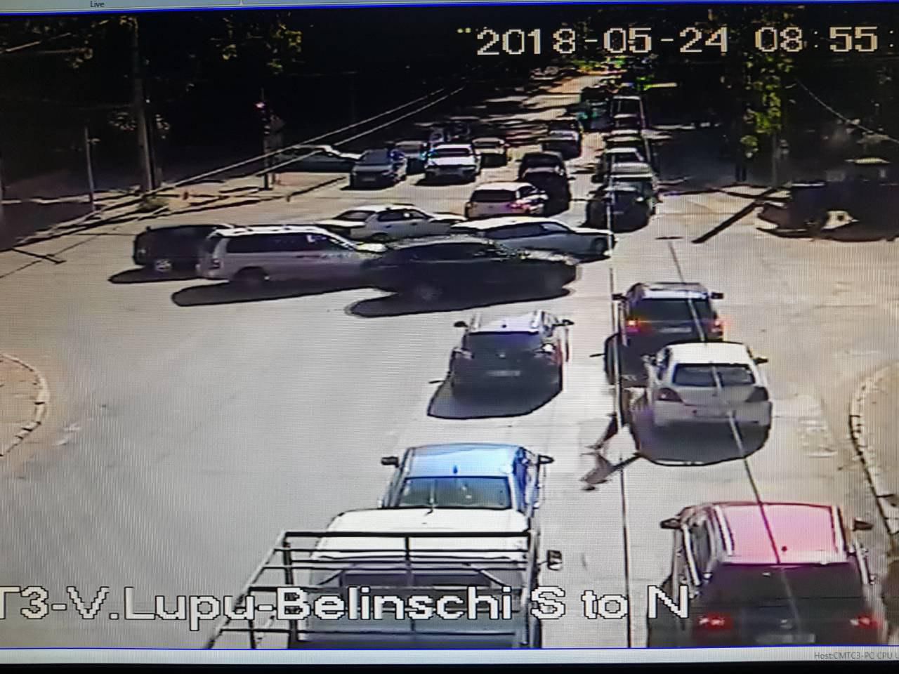 На перекрестке улиц Лупу и Белински затруднено движение транспорта