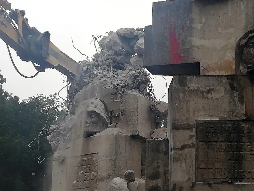 В Польше снесли памятник солдатам Красной армии