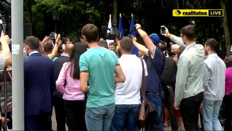 Киртоакэ освистали во время представления отчета и обвинили в убийстве города