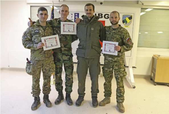 Antrenamentele militarilor moldoveni profesioniști în Kosovo