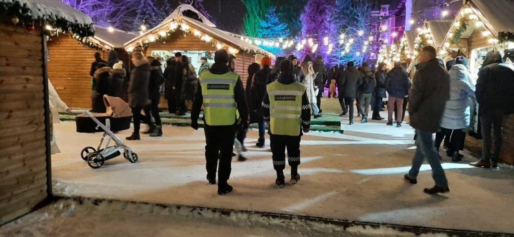 На ярмарке в Кишиневе карабинеры помогли потерявшимся детям найти родителей