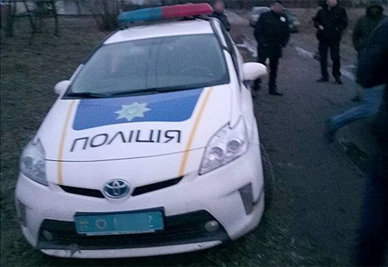 В Украине трое дорожных полицейских выбрасывали на ходу деньги, скрываясь от погони СБУ