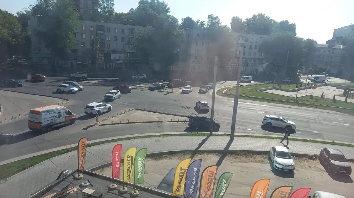 ДТП в Кишиневе: столкнулись Mercedes и Dacia