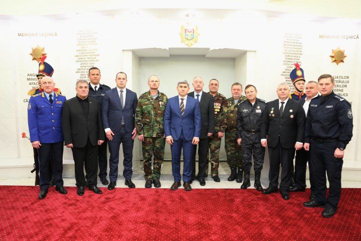 Trei veterani de război au primit apartamente cu o odaie în municipiul Chișinău
