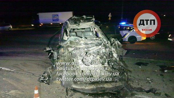 Под Киевом джип врезался в мусоровоз: погибли двое молдаван
