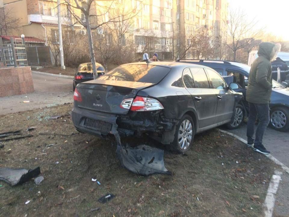 На Чеканах лихач на BMW протаранил несколько автомобилей